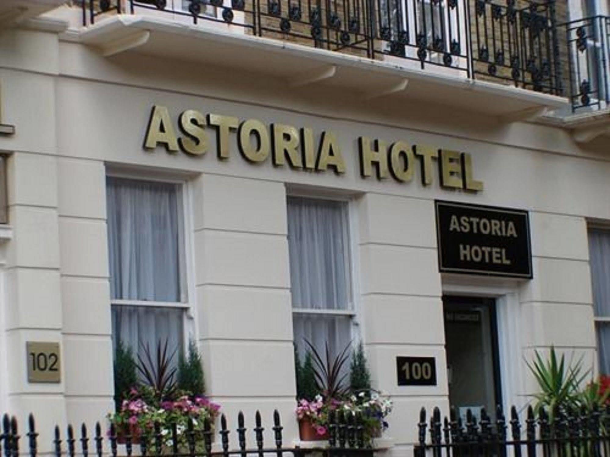 Astoria Hotel Лондон Екстериор снимка